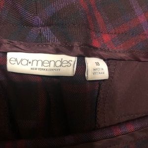 Tapered pants. Eva Mendez